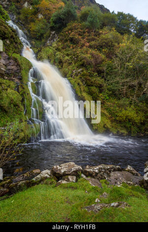 Assaranca entre Cascade et grottes Maghera Ardara Banque D'Images