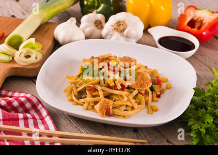 Bami goreng. Banque D'Images