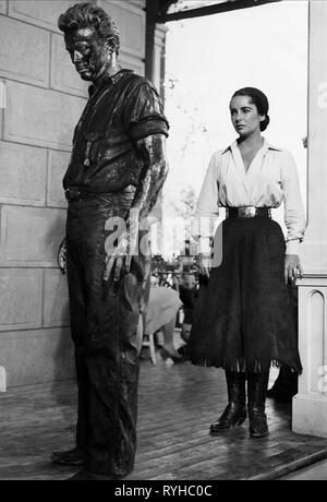 JAMES DEAN, ELIZABETH TAYLOR, GIANT, 1956 Banque D'Images