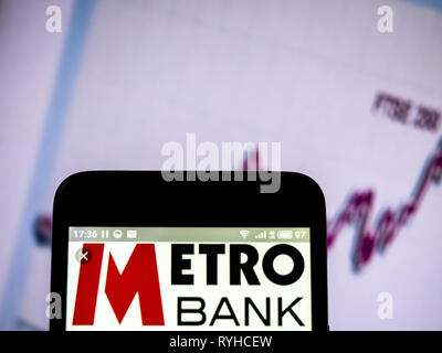 L'Ukraine. Mar 13, 2019. Logo Metro Bank plc vu affichée sur un téléphone intelligent. Crédit : Igor Golovniov SOPA/Images/ZUMA/Alamy Fil Live News Banque D'Images