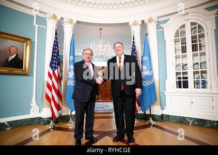 Washington, USA. Mar 13, 2019. La secrétaire d'État des États-Unis, Mike Pompeo (R) rencontre avec le Secrétaire général des Nations Unies, Antonio Guterres au département d'État à Washington, DC, États-Unis, le 13 mars 2019. Credit : Ting Shen/Xinhua/Alamy Live News Banque D'Images