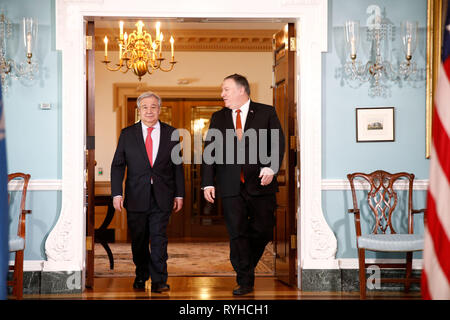 Washington, USA. Mar 13, 2019. La secrétaire d'État des États-Unis, Mike Pompeo (R) rencontre avec le Secrétaire général des Nations Unies, Antonio Guterres au département d'État à Washington, DC, États-Unis, le 13 mars 2019. Credit : Ting Shen/Xinhua/Alamy Live News Banque D'Images