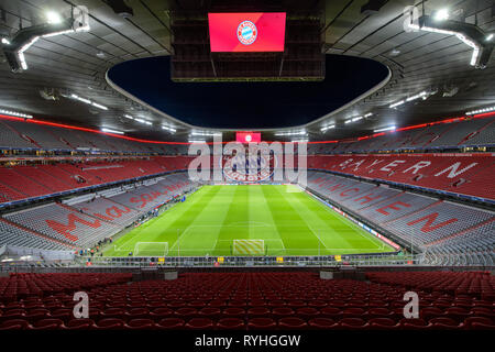 Munich, Allemagne. Mar 13, 2019. Football : Ligue des Champions, knockout ronde, ronde de 16 ans, deuxième étape : FC Bayern Munich - FC Liverpool dans l'Allianz Arena. Des milliers de sièges vides peut être vu dans l'Allianz Arena avant le début du jeu. Credit : Matthias Balk/dpa/Alamy Live News Banque D'Images