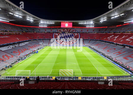 Munich, Allemagne. Mar 13, 2019. Football : Ligue des Champions, knockout ronde, ronde de 16 ans, deuxième étape : FC Bayern Munich - FC Liverpool dans l'Allianz Arena. Des milliers de sièges vides peut être vu dans l'Allianz Arena avant le début du jeu. Credit : Matthias Balk/dpa/Alamy Live News Banque D'Images