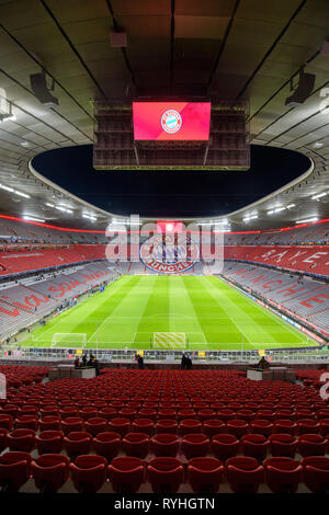 Munich, Allemagne. Mar 13, 2019. Football : Ligue des Champions, knockout ronde, ronde de 16 ans, deuxième étape : FC Bayern Munich - FC Liverpool dans l'Allianz Arena. Des milliers de sièges vides peut être vu dans l'Allianz Arena avant le début du jeu. Credit : Matthias Balk/dpa/Alamy Live News Banque D'Images