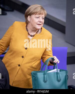 Berlin, Allemagne. 14Th Mar, 2019. La chancelière Angela Merkel (CDU), l assiste à la session du Bundestag. Credit : Kay Nietfeld/dpa/Alamy Live News Banque D'Images