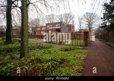 Krefeld, Allemagne. 14Th Mar, 2019. Les villas sont situées dans Bauhaus de Krefeld. Pour marquer le 100e anniversaire de la Bauhaus, deux chefs-d'un nouveau bâtiment en Rhénanie du Nord-Westphalie brillera en nouvelle splendeur : les maisons les esters et Lange construit par le dernier directeur du Bauhaus Ludwig Mies van der Rohe ont été rénovées pour 1,2 millions d'euros. Crédit : Jana Bauch/dpa/Alamy Live News Banque D'Images