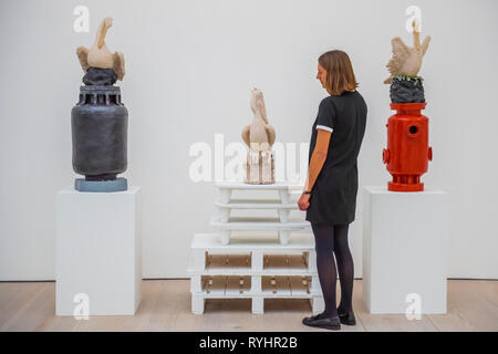 Londres, Royaume-Uni. 14Th Mar 2019. Pelican Bay, 2012, par Benedetto Pietromarchi - Saatchi Gallery présente kaléidoscope, une nouvelle exposition présentant le travail de 9 artistes contemporains internationaux qui travaillent dans une variété de moyens, y compris Laura Buckley's interactive vaste kaléidoscope Fata Morgana. Crédit : Guy Bell/Alamy Live News Banque D'Images