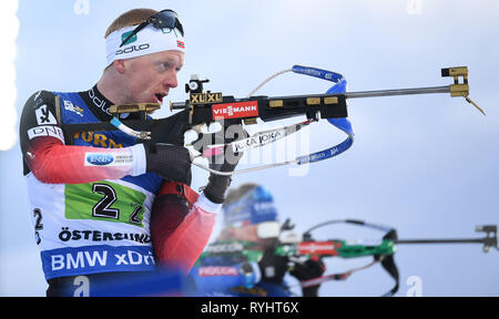 14 mars 2019, la Suède, Stockholm : Biathlon : Championnat du monde, Relais individuel, Mixte. Johannes Thingnes Seeresidenz à partir de la Norvège au stand de tir. Photo : Sven Hoppe/dpa Banque D'Images