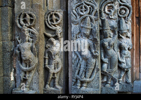 Murs ornementés, Daitya Soudan temple, Lonar, Karnataka, Maharashtra, Inde. Banque D'Images