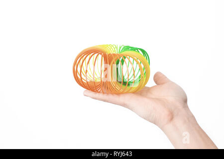 Les mains tendues en spirale arc-en-ciel. Toy de l'enfance. Banque D'Images