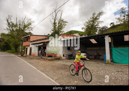 Donmatias, Antioquia, Colombie : scène de rue. Banque D'Images