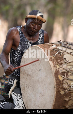 Djembe africain traditionnel. Le Parc National de Kruger. L'Afrique du Sud. Banque D'Images