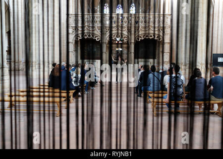 Le monastère royal de Brou. Guide touristique avec un groupe. Bourg en Bresse. La France. Banque D'Images