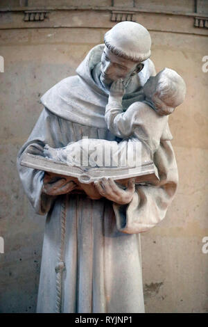 Saint Etienne du Mont church. Antoine de Padoue avec l'Enfant Jésus. Statue. Paris. La France. Banque D'Images