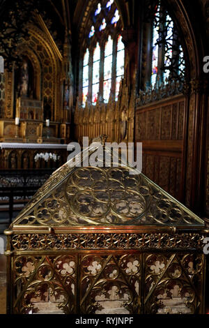 Saint Etienne du Mont church. Tomn de Sainte Geneviève, patronne de Paris. Paris. La France. Banque D'Images