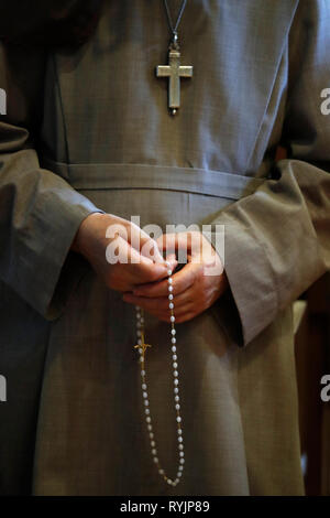 Monastère de la Visitation. La prière religieuse Visitandine le rosaire. Thonon-les-Bains. La France. Banque D'Images