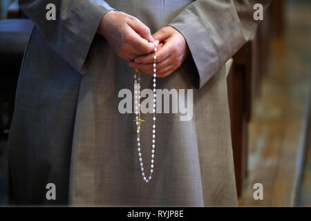 Monastère de la Visitation. La prière religieuse Visitandine le rosaire. Thonon-les-Bains. La France. Banque D'Images