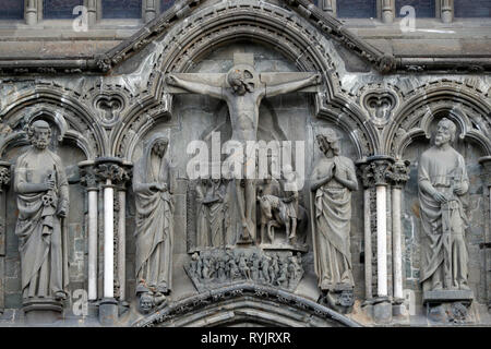 La Cathédrale de Nidaros. Jésus Christ. La crucifixion. Avant de l'Ouest. Trondheim. La Norvège. Banque D'Images