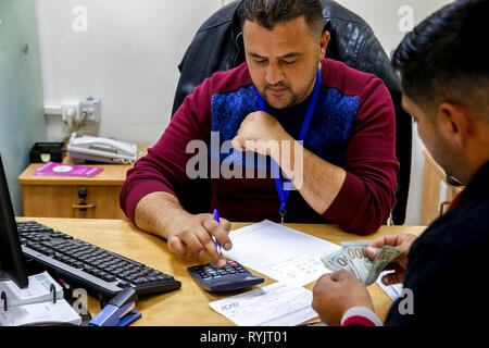 Bureau de l'agence de microfinance palestinienne à Naplouse, Cisjordanie, Palestine. Banque D'Images
