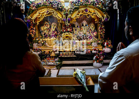 Dans le temple de Darshan Bhaktivedanta manor au cours de Janmashtami fête hindoue, Watford, Royaume-Uni Banque D'Images