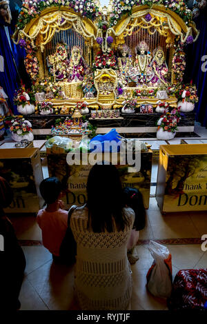 Dans le temple de Darshan Bhaktivedanta manor au cours de Janmashtami fête hindoue, Watford, Royaume-Uni Banque D'Images