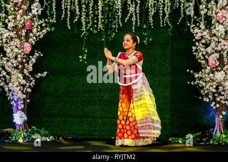 Spectacle de danse traditionnelle à Janmashtami fête hindoue, Bhaktivedanta Manor, Watford, Royaume-Uni Banque D'Images