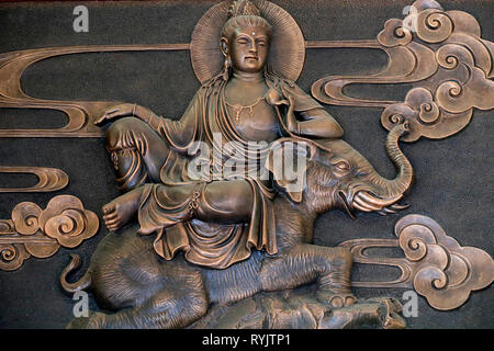 Linh Phong temple bouddhiste. Samantabhadra bodhisattva monté sur un éléphant blanc. Dalat. Le Vietnam. Banque D'Images