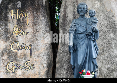 Saint Joseph et l'enfant Christ. Statue. Notre annuaire d'entreprises. Le Vietnam. Banque D'Images