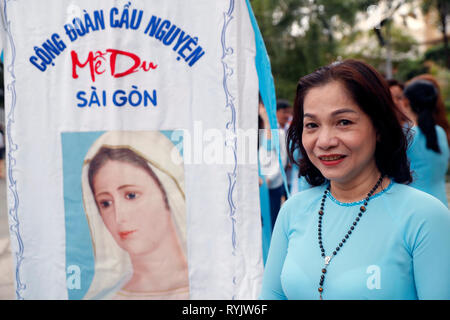 L'église de saint Philippe ( Huyen Sy Church ). La fête de l'Assomption de la Vierge Marie. Procession. Ho Chi Minh Ville. Le Vietnam. Banque D'Images