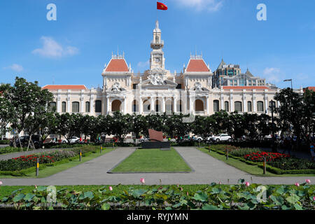 District 1. Ho Chi Minh ville l'hôtel de ville et jardin. La construction français colonial. Ho Chi Minh Ville. Le Vietnam. Banque D'Images