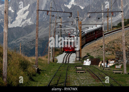 Alpes françaises. Le Tramway du Mont Blanc (TMB) est la montagne la plus haute ligne de chemin de fer en France. Saint-Gervais. La France. Banque D'Images