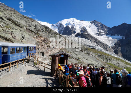 Alpes, Saint-Gervais. Le Tramway du Mont Blanc (TMB) est la montagne la plus haute ligne de chemin de fer en France. Terminus à 2372 m. La France. Banque D'Images