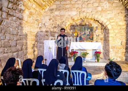 Les membres du clergé de la Corée du Sud dans la synagogue de Nazareth, l'église, la Galilée, en Israël. Banque D'Images