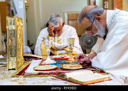 Célébration de la myrrhe porteurs' dimanche dans l'Eglise grecque catholique melkite de Nazareth (église), la Galilée, en Israël. Banque D'Images