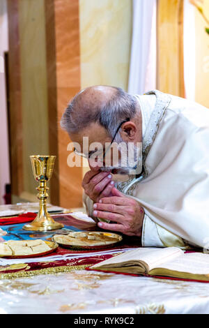 Célébration de la myrrhe porteurs' dimanche dans l'Eglise grecque catholique melkite de Nazareth (église), la Galilée, en Israël. Banque D'Images