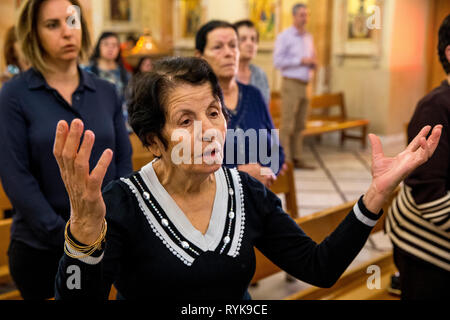 Célébration de la myrrhe porteurs' dimanche dans l'Eglise grecque catholique melkite de Nazareth (église), la Galilée, en Israël. Banque D'Images