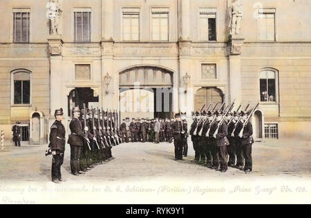 Relève de la garde, Gates à Dresde, Schützen-(Füsilier-)Regiment Prinz Georg (Königlich Saxon) n° 108, Schützen-Kaserne, Sentry boxes en Allemagne (historique), 1899, Dresde, Ablösung vor der Wache Schützenkaserne Banque D'Images