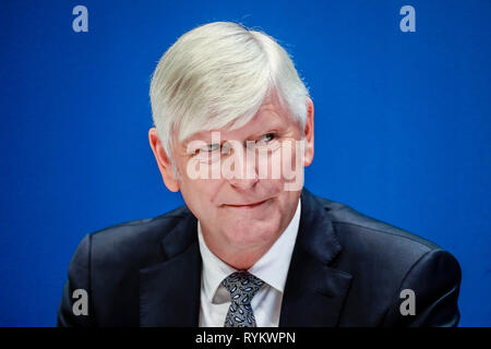 Essen, Rhénanie du Nord-Westphalie, Allemagne - Le Dr Rolf Martin Schmitz, chef de la direction de RWE, PDG de RWE RWE AG, conférence de presse de bilan. Esse Banque D'Images