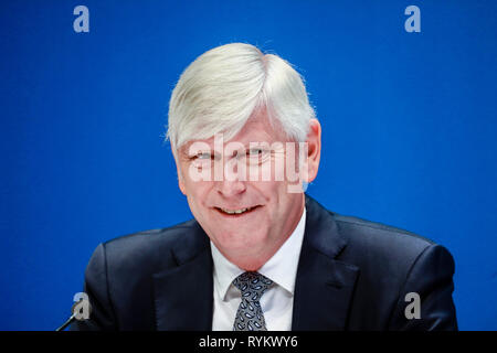 Essen, Rhénanie du Nord-Westphalie, Allemagne - Le Dr Rolf Martin Schmitz, chef de la direction de RWE, PDG de RWE RWE AG, conférence de presse de bilan. Esse Banque D'Images