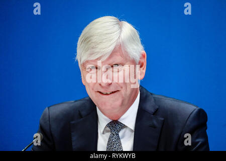 Essen, Rhénanie du Nord-Westphalie, Allemagne - Le Dr Rolf Martin Schmitz, chef de la direction de RWE, PDG de RWE RWE AG, conférence de presse de bilan. Esse Banque D'Images