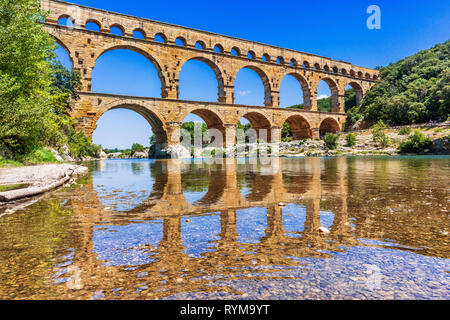 Nîmes, France. L'ancien aqueduc du Pont du Gard. Banque D'Images