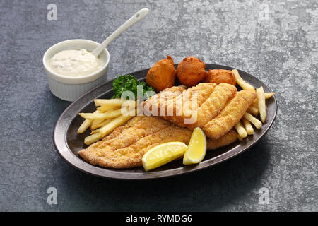 La friture de poissons du sud de la cuisine américaine, plaque Banque D'Images