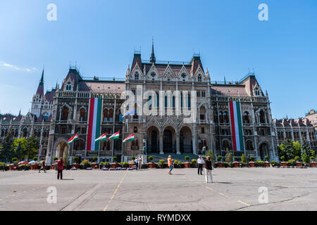 Vue arrière du bâtiment du parlement hongrois à Budapest Banque D'Images