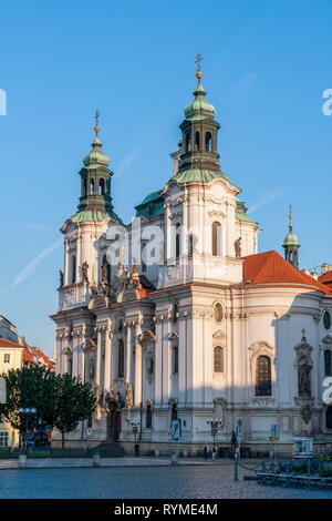 Église Saint Nicolas dans la vieille ville de Prague. Banque D'Images