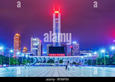 GUANGZHOU, CHINE - le 18 octobre : c'est une vue de la nuit du Stade du Centre sportif de Tianhe, un centre de sports populaires dans le centre-ville le 18 octobre, 2 Banque D'Images