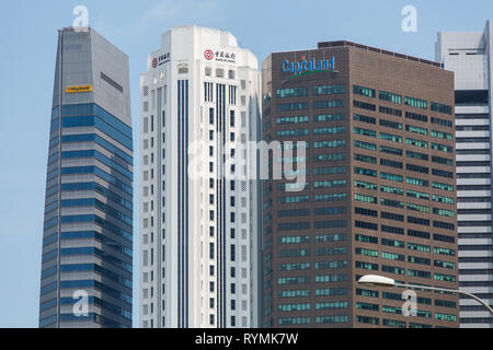 Trois gratte-ciel architecturaux, Maybank, Bank of China et CapitaLand, situés à proximité du quartier central des affaires de Singapour. Banque D'Images