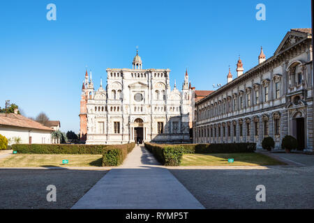 CERTOSA di Pavia, ITALIE - février 22, 2019 : touristique près de l'église de Certosa di Pavia (Gra-Car Chartreuse, Monastero di Santa Maria delle Banque D'Images