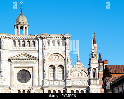 Voyage d'Italie - Façade de l'église et tours de Certosa di Pavia (Gra-Car Chartreuse, Monastero di Santa Maria delle Grazie, Santuario Grat Banque D'Images