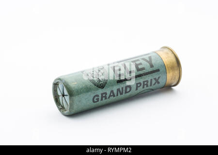 Un vieux 16-alésage, ou la jauge, Grand Prix Eley tubé papier cartouche de fusil à l'aide d'une capsule de fermeture. La collecte des cartouches de fusil de chasse est un passe-temps qui peut être, Banque D'Images